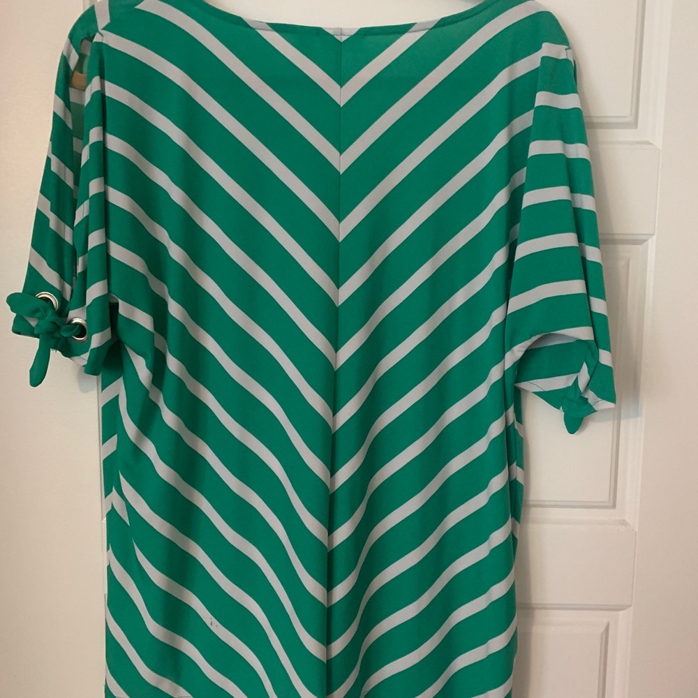 🦋Green and White pullover. Final price - Picture 2 of 3